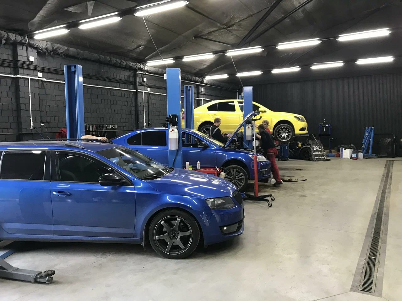 Рабочие посты автосервиса